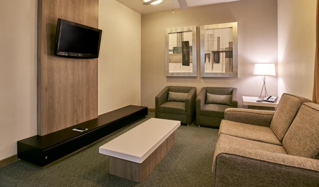 Holiday Inn Hotel & Suites Chihuahua By Ihg Exterior photo