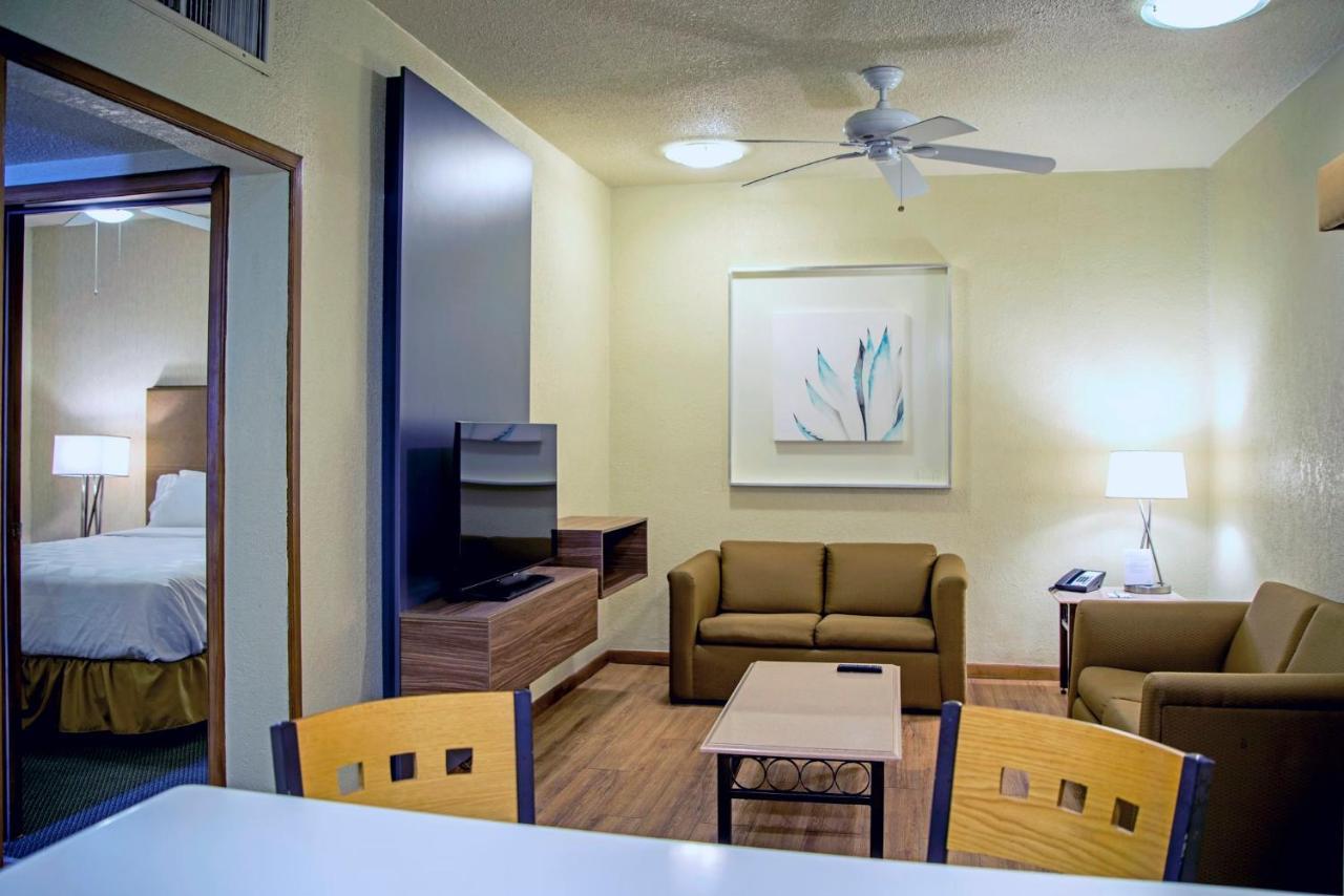 Holiday Inn Hotel & Suites Chihuahua By Ihg Exterior photo