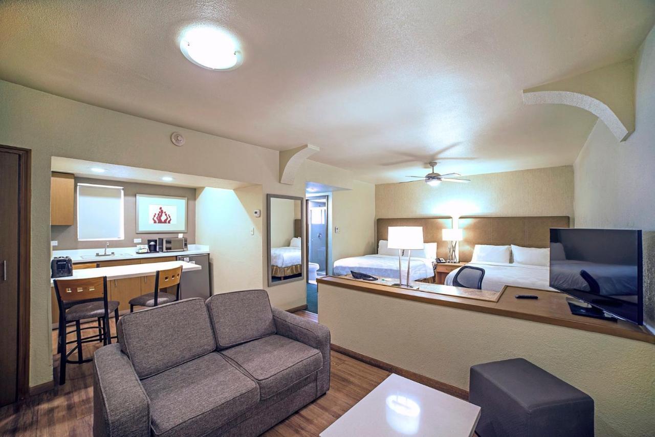 Holiday Inn Hotel & Suites Chihuahua By Ihg Exterior photo