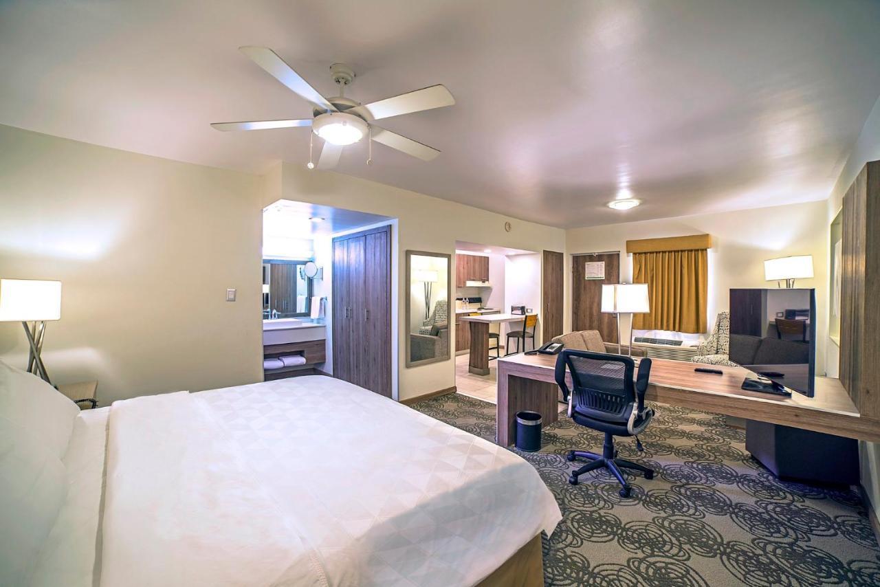 Holiday Inn Hotel & Suites Chihuahua By Ihg Exterior photo