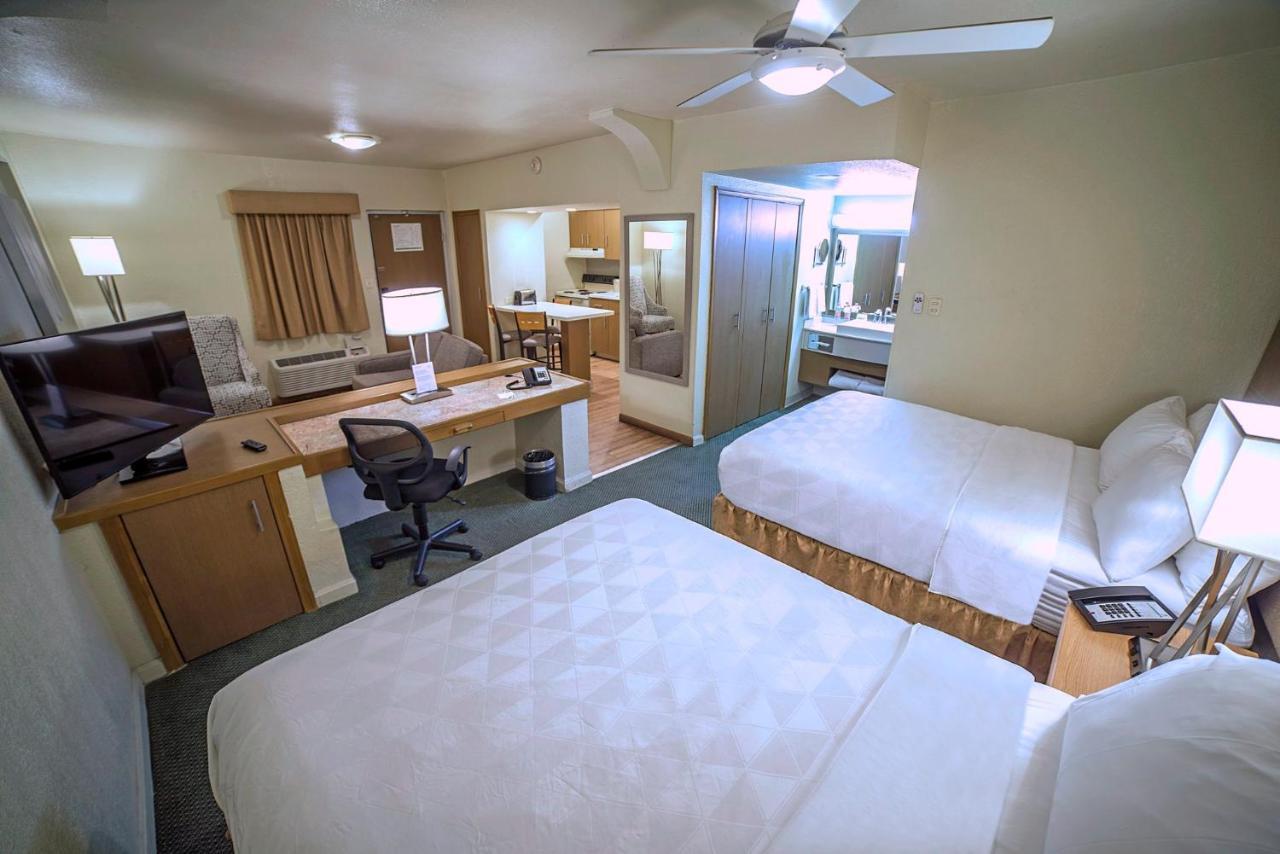 Holiday Inn Hotel & Suites Chihuahua By Ihg Exterior photo