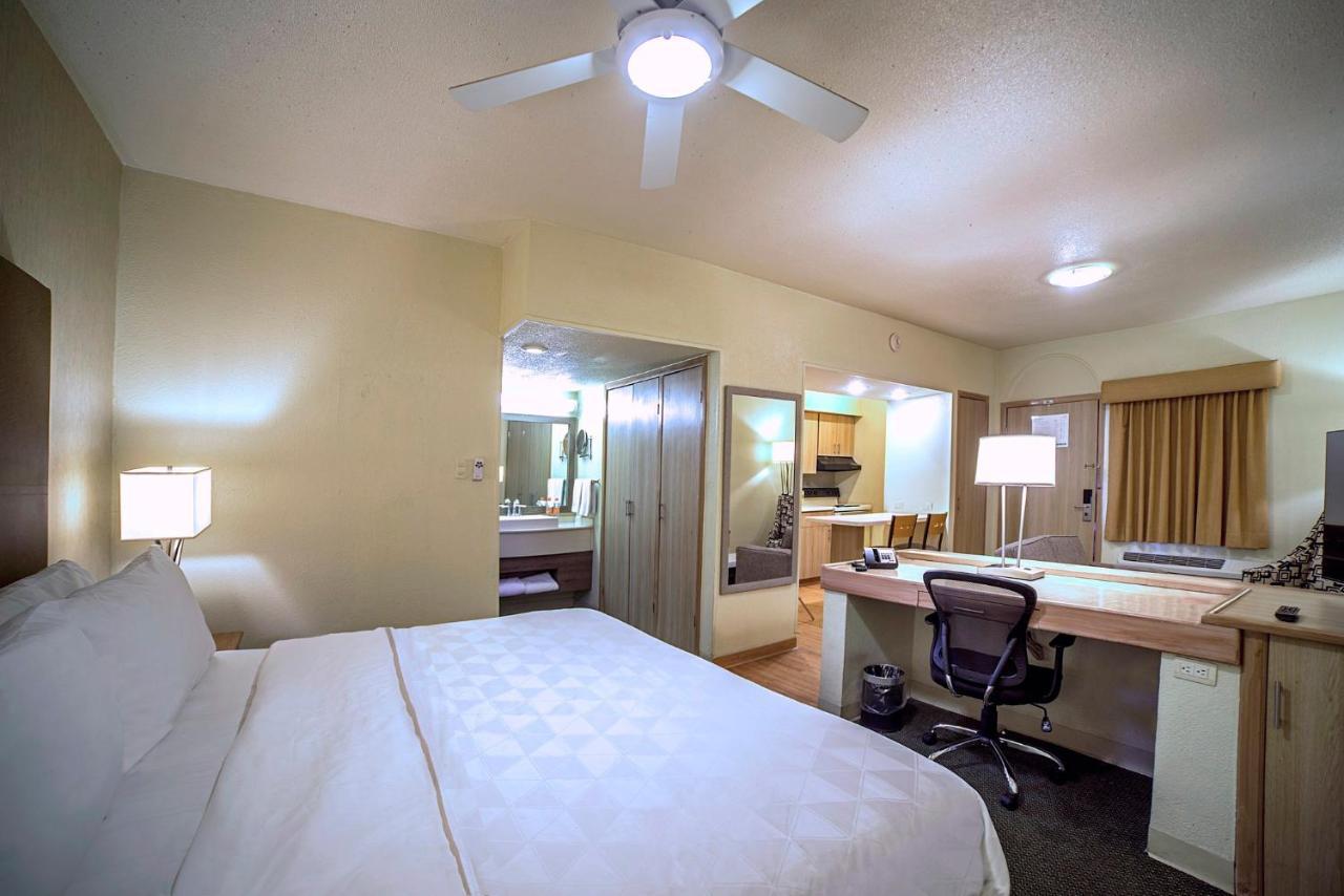 Holiday Inn Hotel & Suites Chihuahua By Ihg Exterior photo