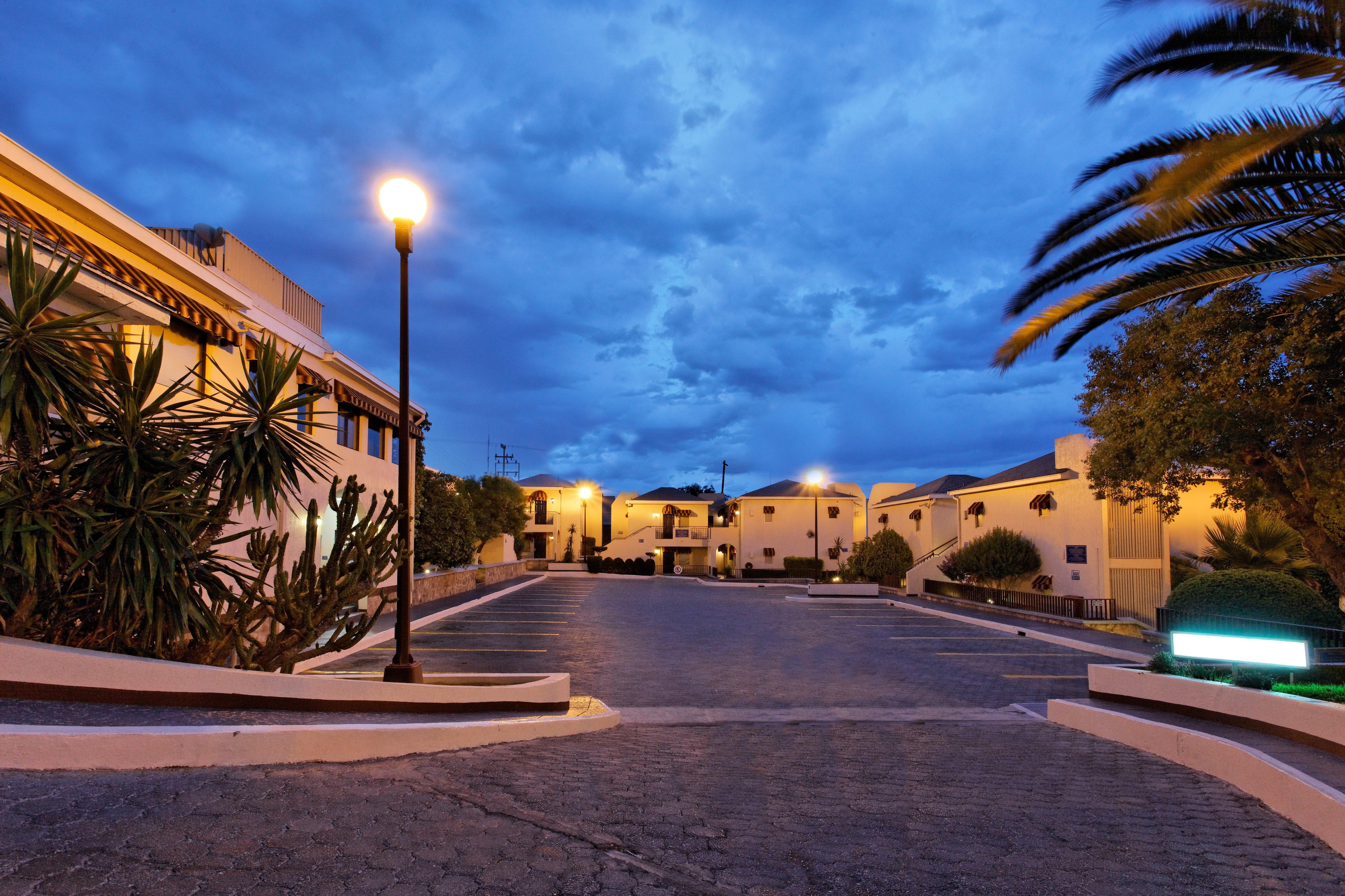 Holiday Inn Hotel & Suites Chihuahua By Ihg Exterior photo