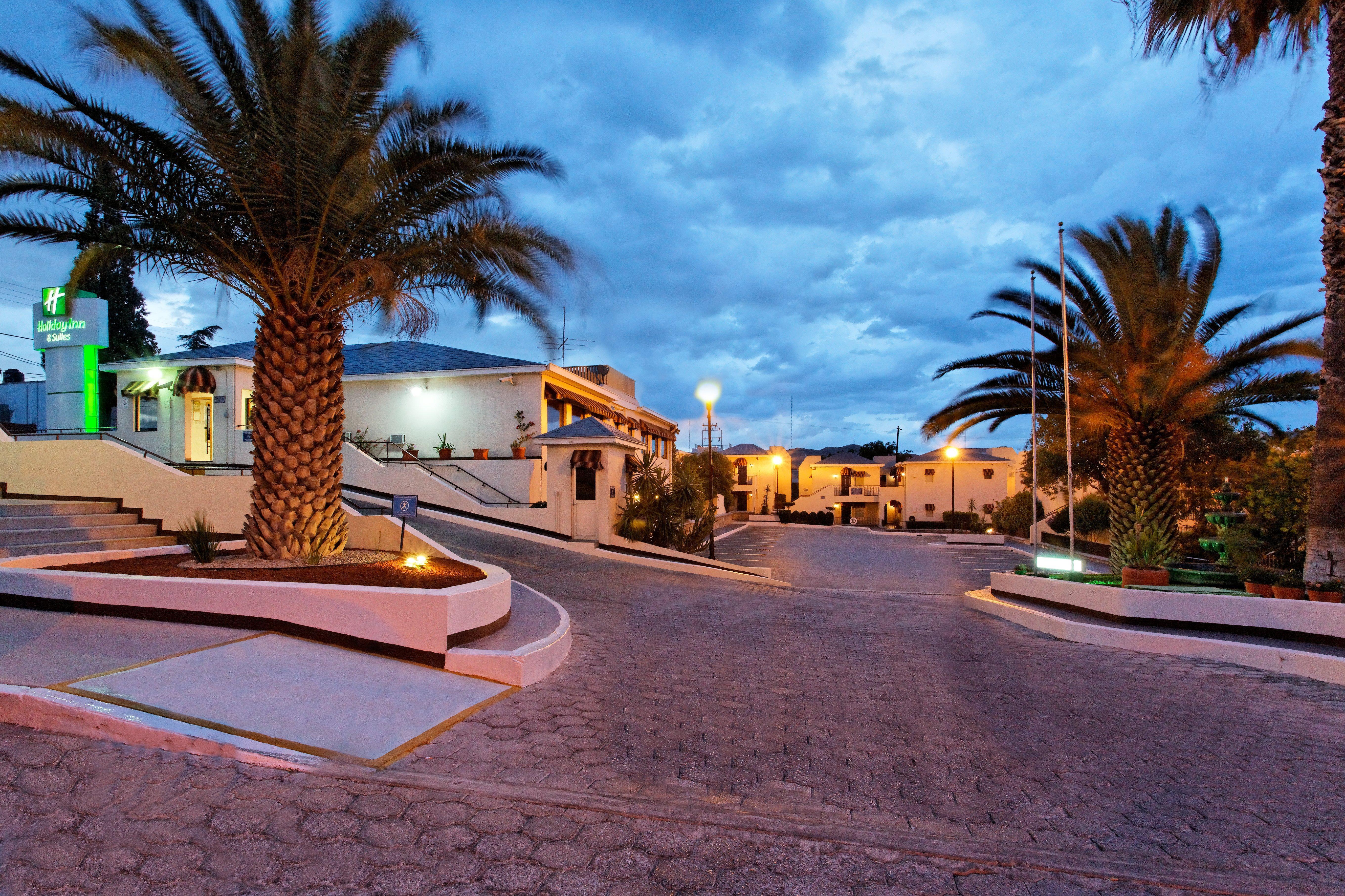Holiday Inn Hotel & Suites Chihuahua By Ihg Exterior photo