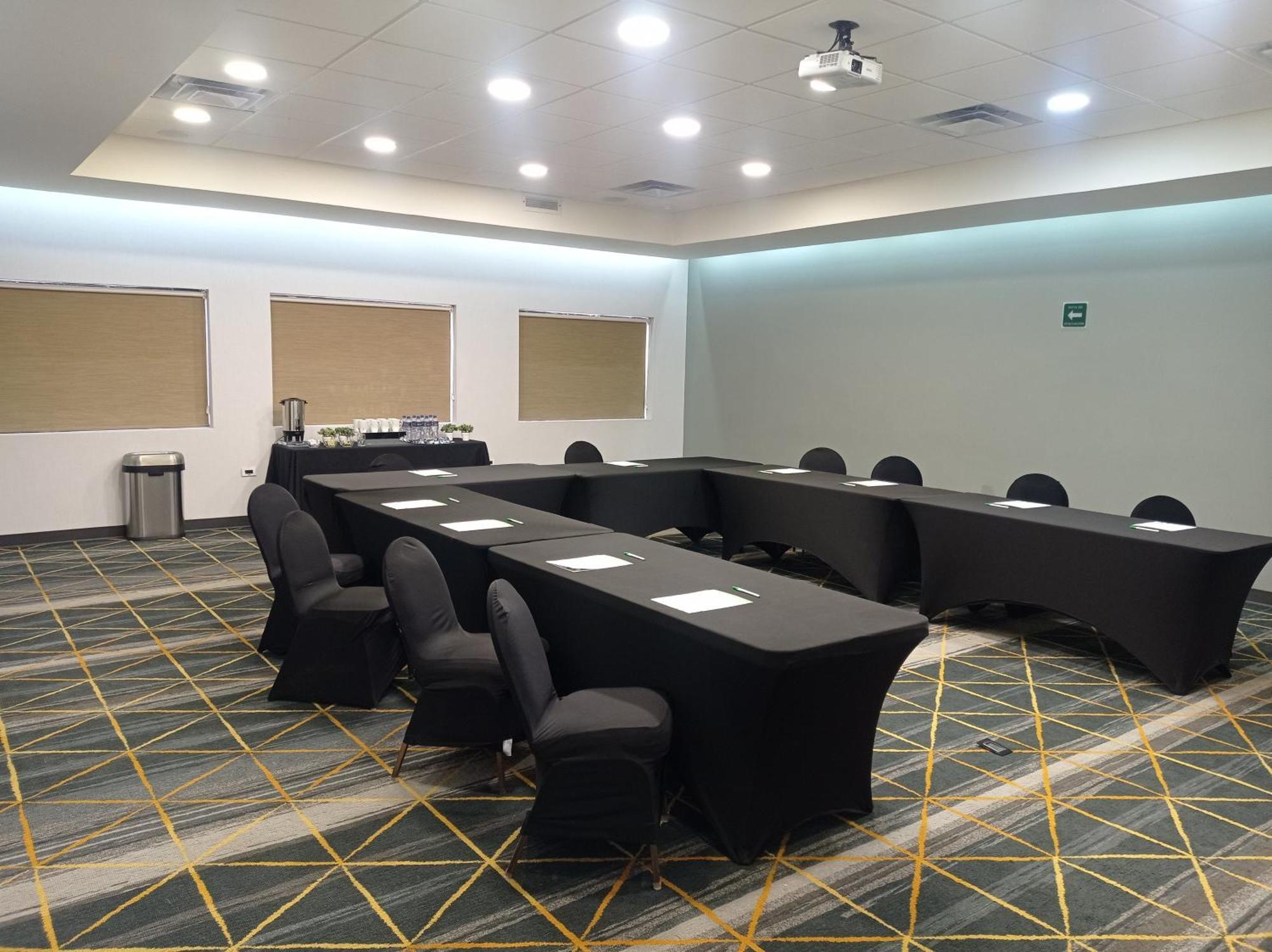 Holiday Inn Hotel & Suites Chihuahua By Ihg Exterior photo